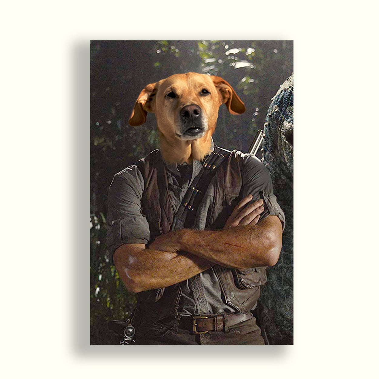 Perro vestido como protagonista de Jurassic World junto a un velociraptor en un bosque - Pet Print Product