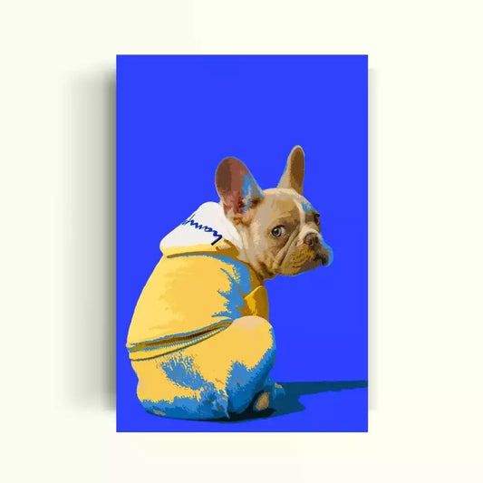 Perrito cafe mirando de espalda con ropa amarilla y un fondo de color azul